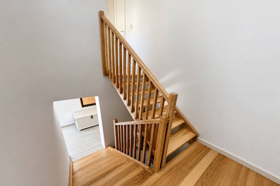 Escalera de madera en La Manga
