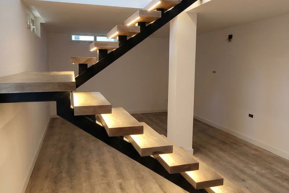 Escalera flotante con LED en Cartagena